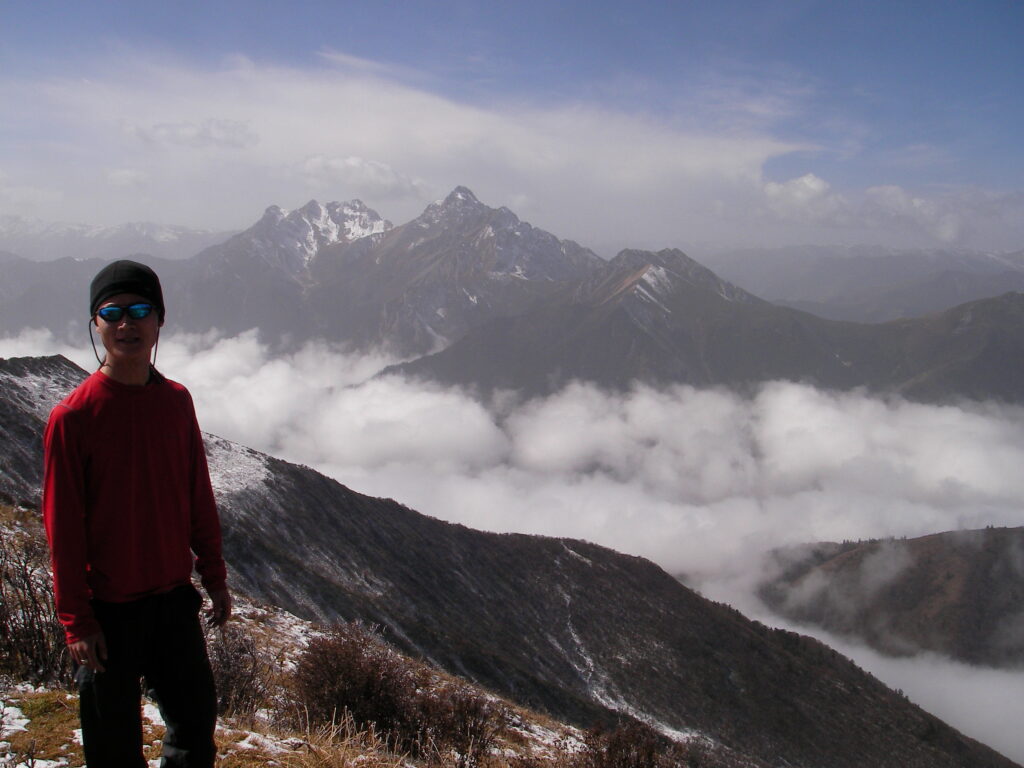 Jiuzhaigou mountains adventure access